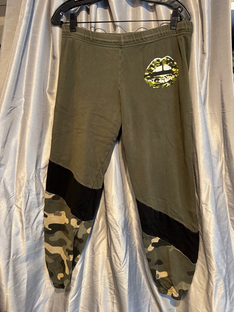 Lauren Moshi Green Camo Lip Sweatpants Size Medium